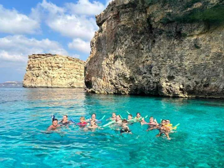 Motorówka do wynajmu w Ċirkewwa w najlepszej cenie