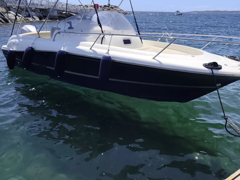 Jeanneau Cap Camarat 7.15 WA między profesjonalistami a osobami prywatnymi w Les Issambres
