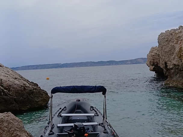 Łódż półsztywna do wynajmu w Marsylia w najlepszej cenie