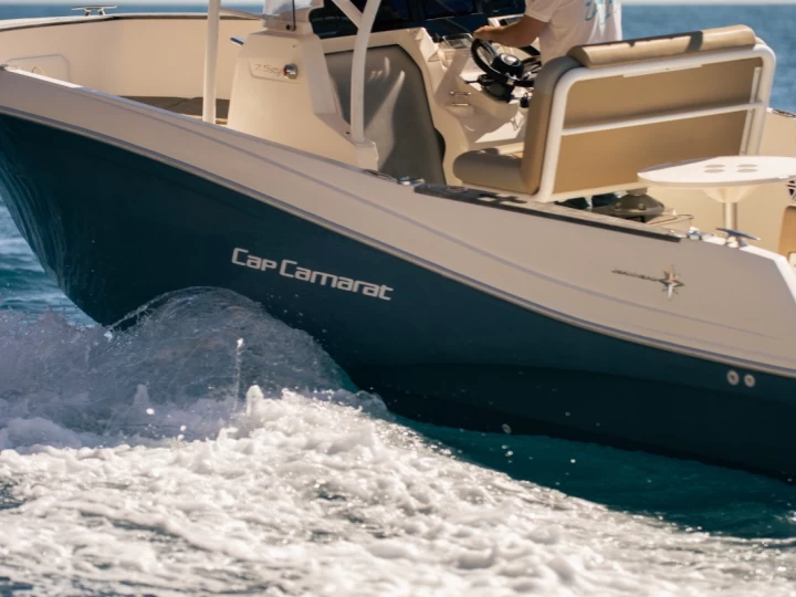 Wynajmij Jeanneau Cap Camarat 7.5 CC w Altea