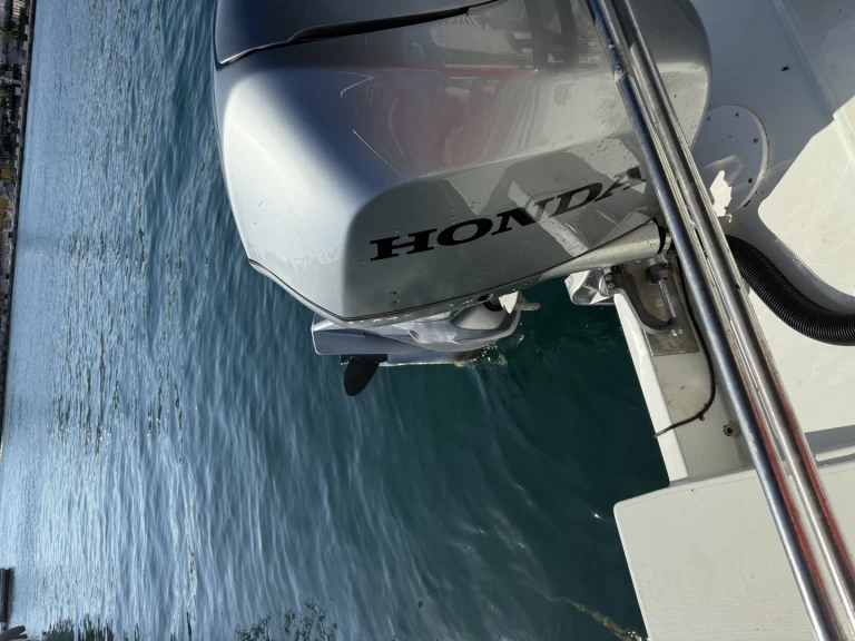 Wynajmij Motorówka z lub bez skippera Jeanneau w Toulon