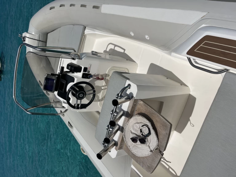 Wynajem Łódż półsztywna Capelli z patentem 