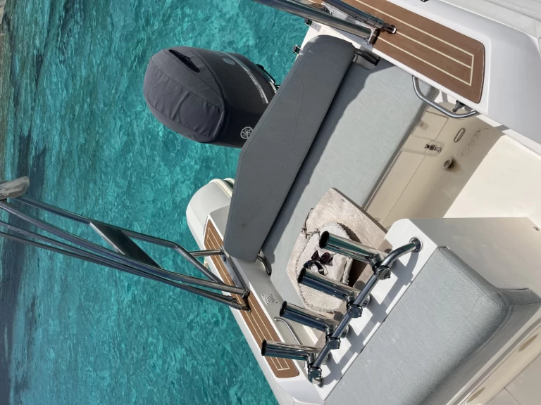 Łódż półsztywna do wynajmu w Saint-Florent w najlepszej cenie