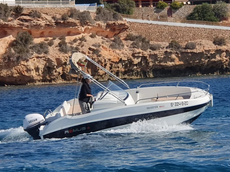 Wynajmij Remus Remus 550 open w Torrevieja