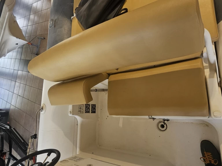 Łódż półsztywna do wynajmu w Biscarrosse w najlepszej cenie