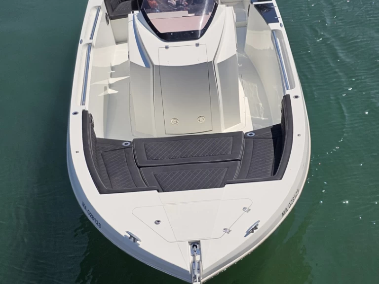 Pacific Craft Pacific Craft 27 RX między profesjonalistami a osobami prywatnymi w Port Fréjus