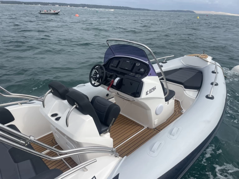 Wynajmij Grand Boats Golden Line G580LF w Cap Ferret