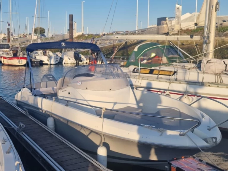 Wynajem Motorówka Bénéteau z patentem 