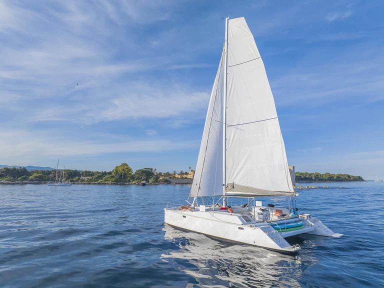 Lombardini Lady Hawke 39 Cabrio między profesjonalistami a osobami prywatnymi w Théoule-sur-Mer