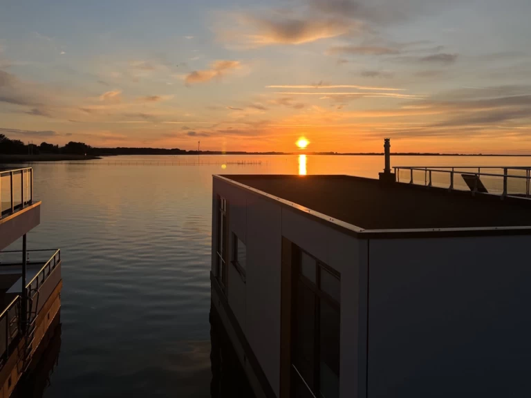 FLOATING 44-3 między profesjonalistami a osobami prywatnymi w Ribnitz-Damgarten