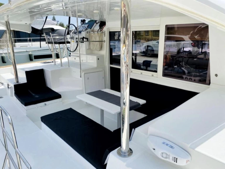 Wynajmij Lagoon Lagoon 400 S2 w La Savina