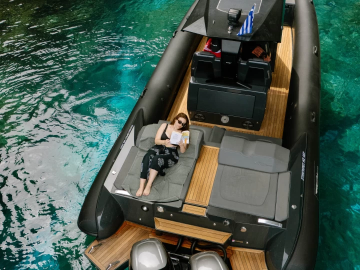 Łódż półsztywna do wynajmu w Sifnos w najlepszej cenie