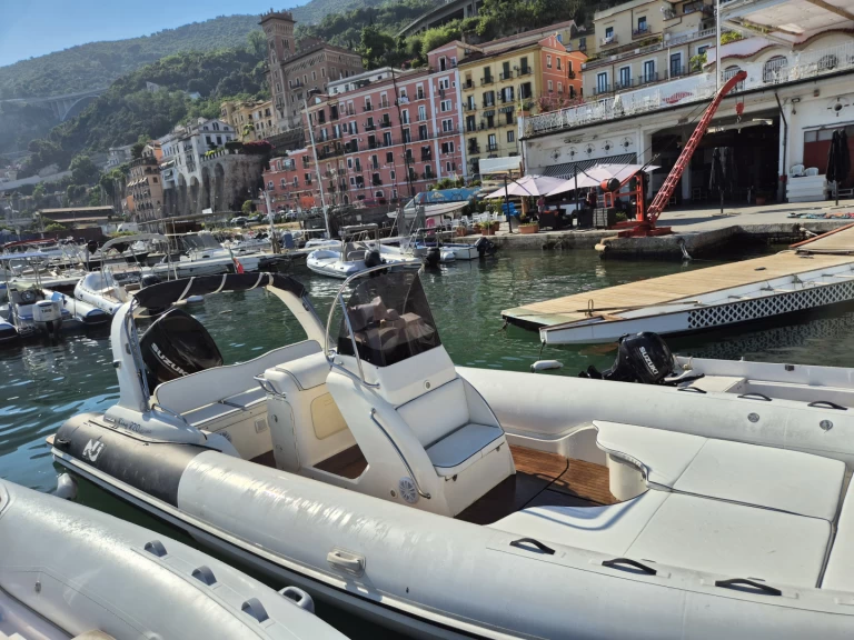 Łódż półsztywna do wynajmu w Porto Turistico Masuccio Salernitano w najlepszej cenie