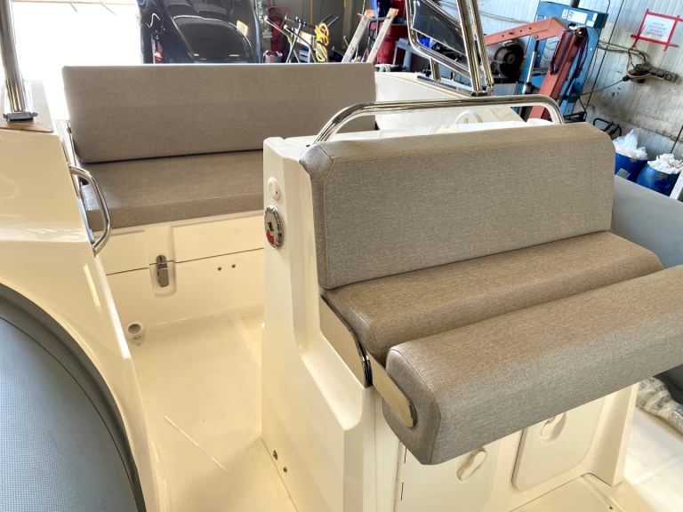 Wynajmij Łódż półsztywna z lub bez skippera Capelli w Saint-Cyprien