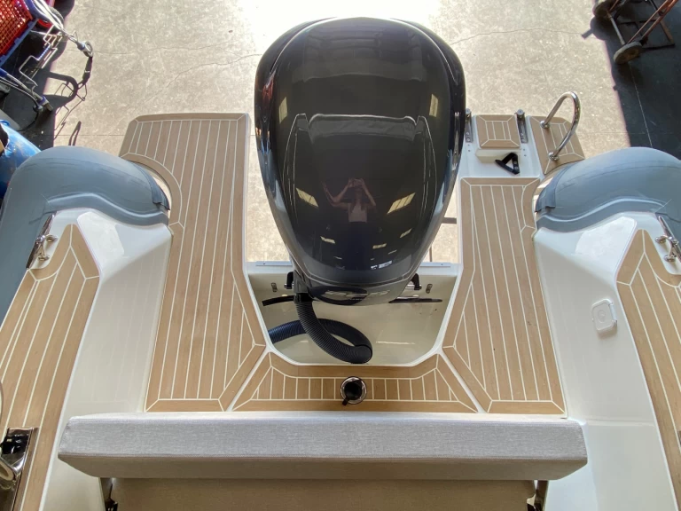 Wynajem Łódż półsztywna Capelli z patentem 