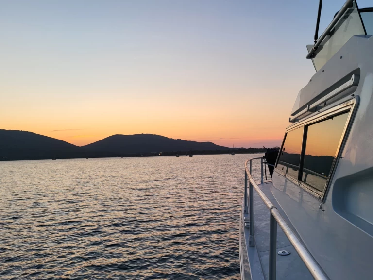 Motorówka do wynajmu w Porto di Fertilia w najlepszej cenie