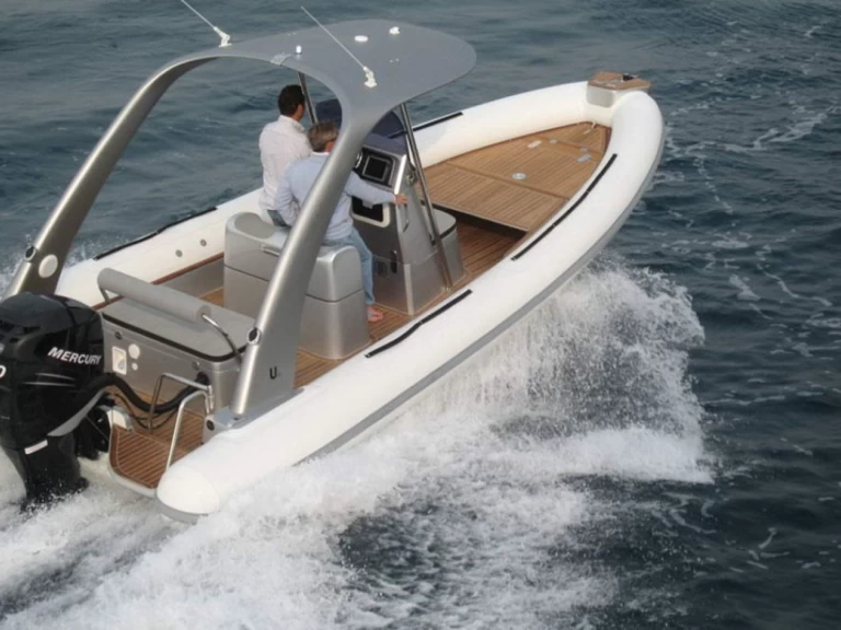 Wynajem Łódż półsztywna Ufo z patentem 