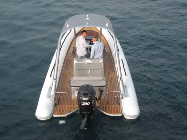 Ufo U 69 CARBON między profesjonalistami a osobami prywatnymi w Six-Fours-les-Plages