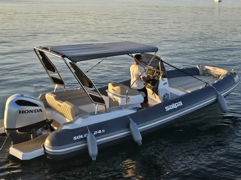 Wynajem Łódż półsztywna w Biograd na Moru - Salpa Soleil 24,5