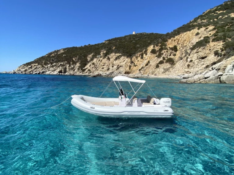 Wynajem Łódż półsztywna Italboats z patentem 