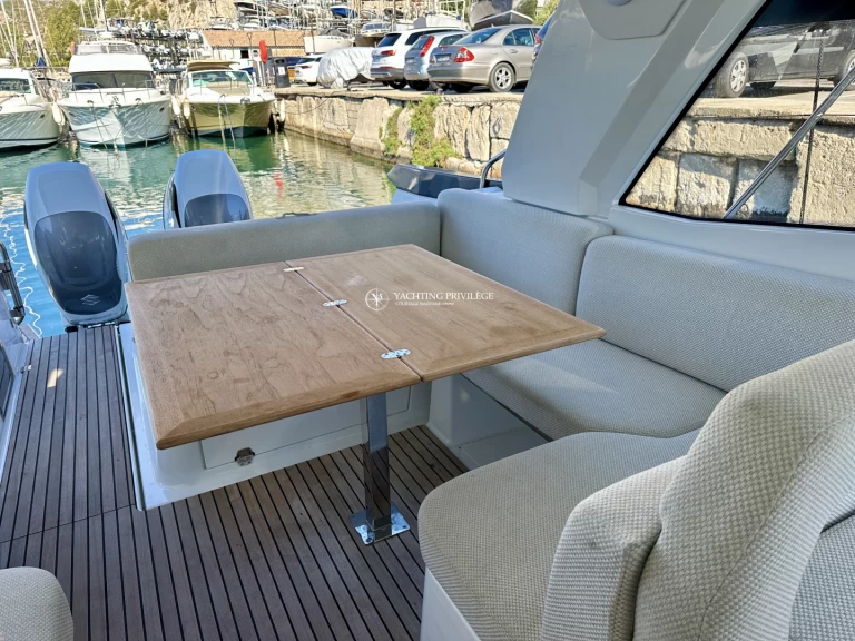 Bénéteau Gran turismo 36 ob między profesjonalistami a osobami prywatnymi w Marsylia