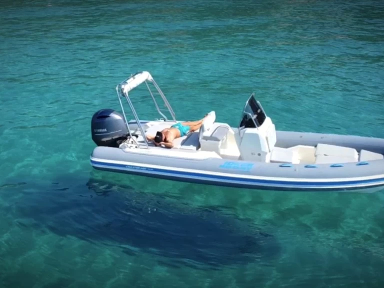 Wynajem Łódż półsztywna Joker Boat z patentem 