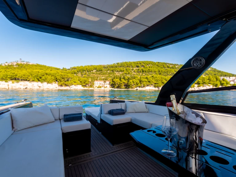 Wynajem łodzi Split tanio Colnago 35