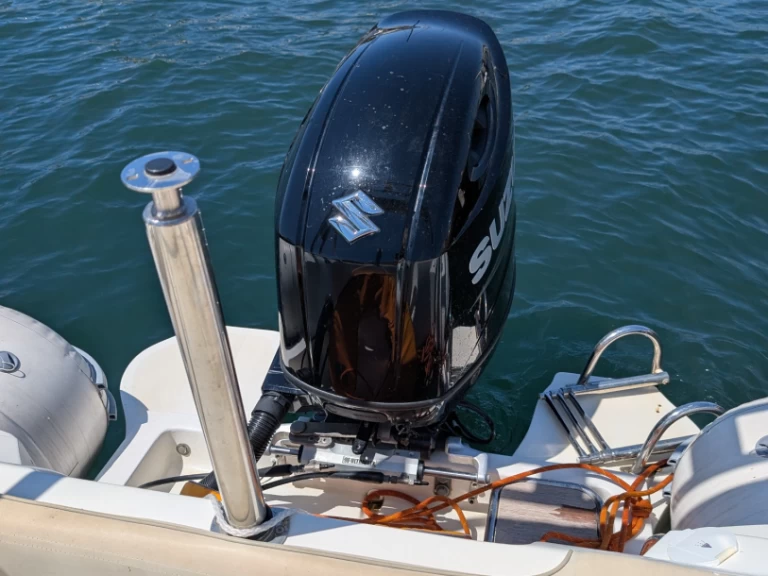 Wynajem łodzi Hyeres tanio NJ 700