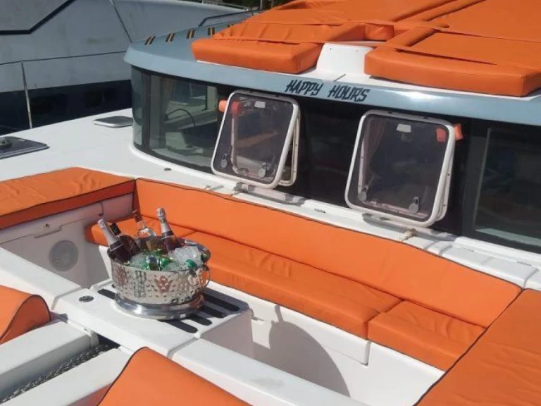 Custom Made 44 między profesjonalistami a osobami prywatnymi w Bayahíbe (Zona Urbana)