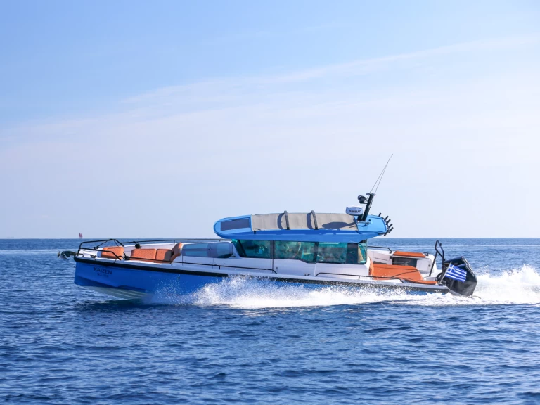 Wynajem Motorówka Axopar z patentem 