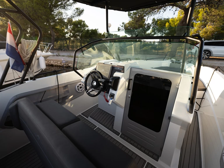 Wynajem łodzi Northmaster Northmaster 685 Cruiser w Sibenik na SamBoat 