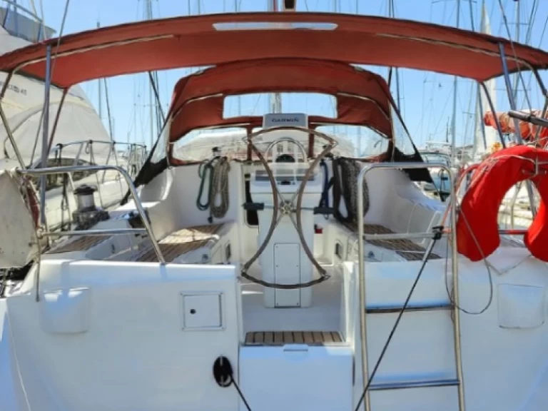 Wynajem Żaglowiec Bénéteau z patentem 