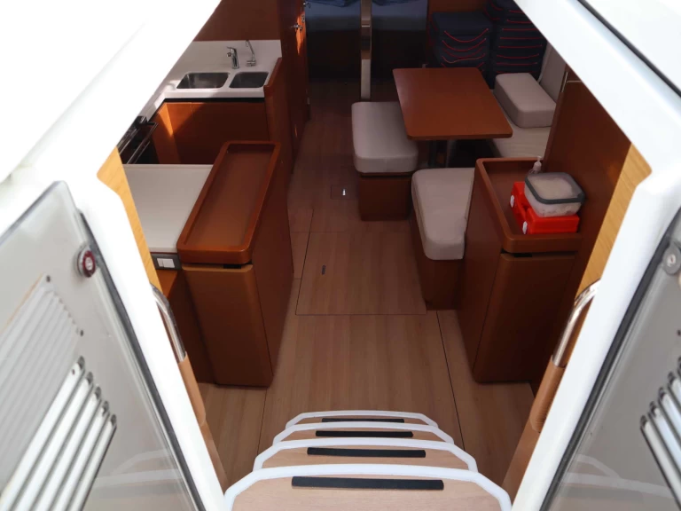 Żaglowiec do wynajmu w Ligia w najlepszej cenie