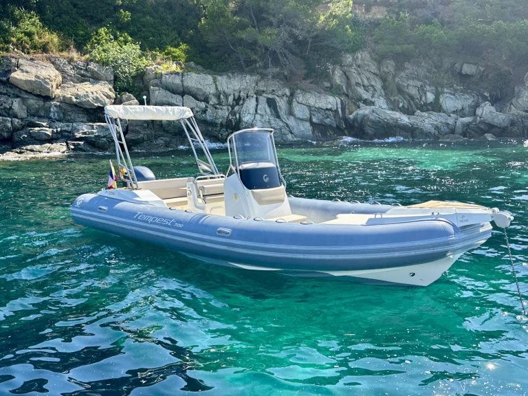 Capelli Tempest 700 między profesjonalistami a osobami prywatnymi w Roses