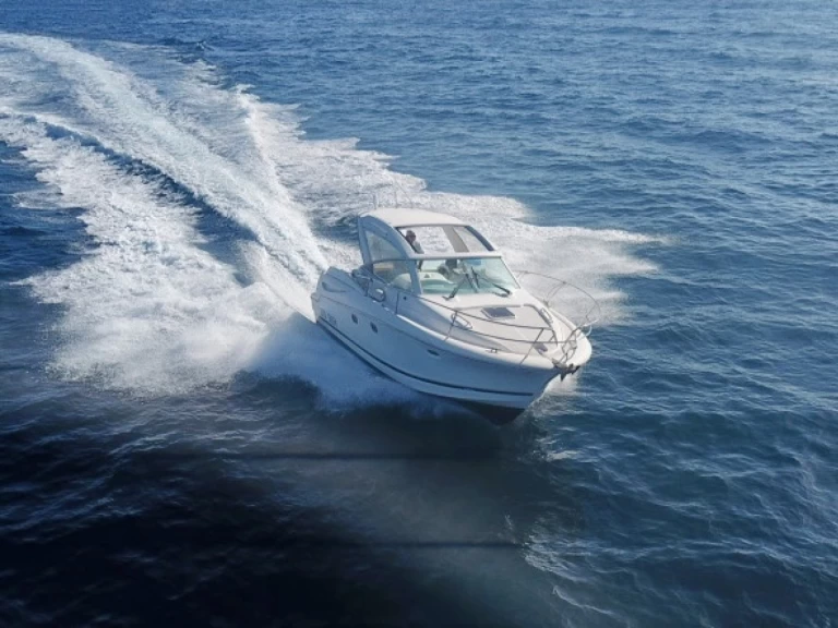 Wynajem Motorówka Jeanneau z patentem 