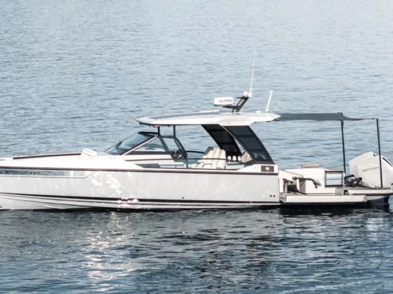 Wynajem Motorówka Saxdor z patentem 