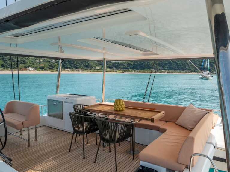 Lagoon Lagoon 55 między profesjonalistami a osobami prywatnymi w Capo d'Orlando