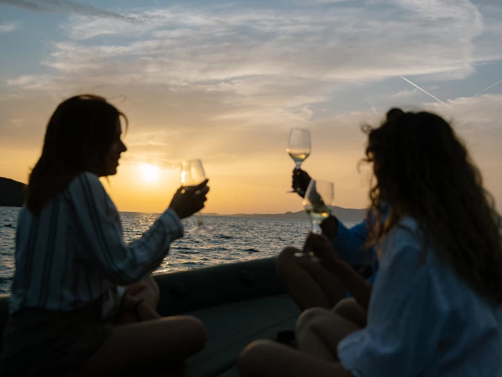 Łódż półsztywna do wynajmu w Sifnos w najlepszej cenie