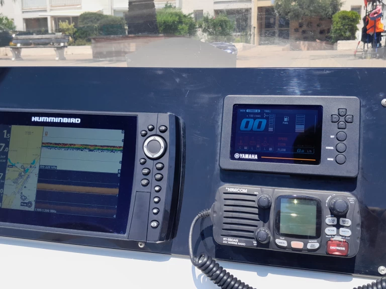 Wynajem Łódż półsztywna w Gruissan - Capelli Tempest 700