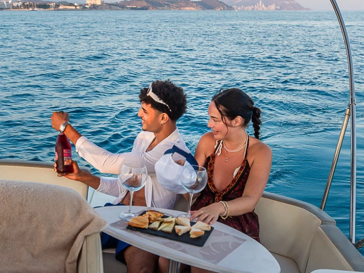 Motorówka do wynajmu w Puerto Villajoyosa w najlepszej cenie