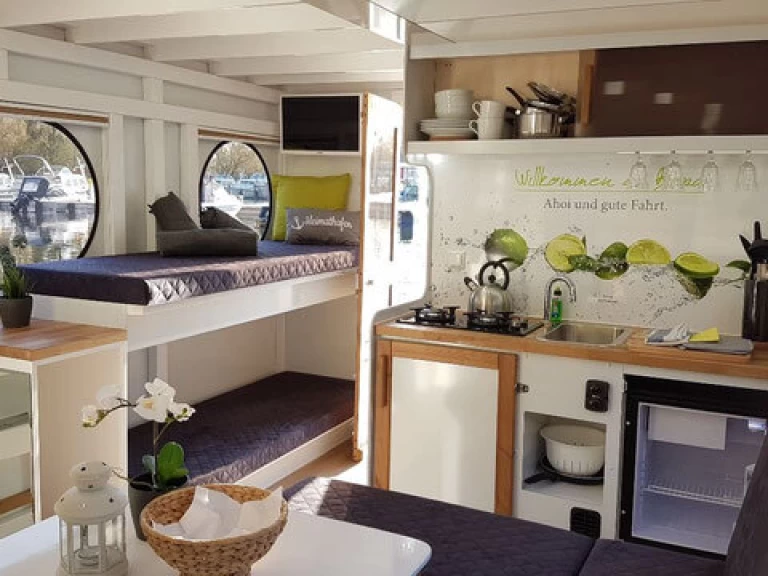 Hausboot Hausboot Valencia między profesjonalistami a osobami prywatnymi w Zehdenick