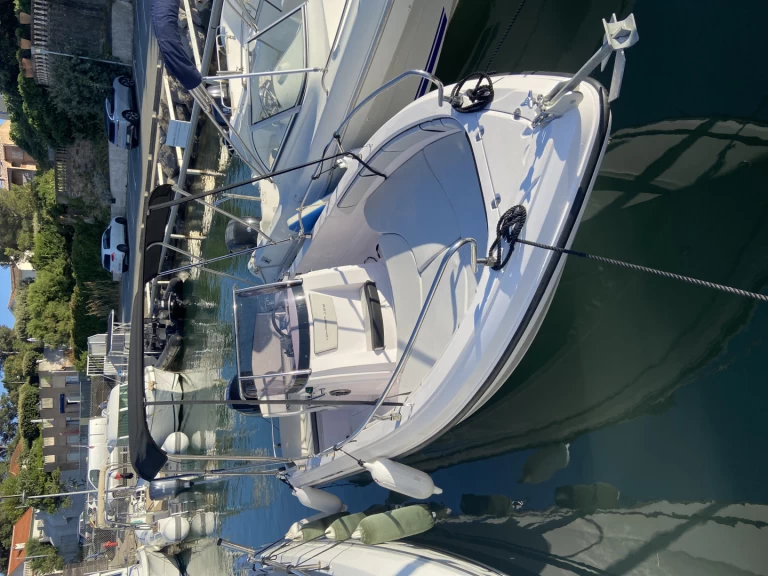 Ranieri Voyager 19 S między profesjonalistami a osobami prywatnymi w Fréjus