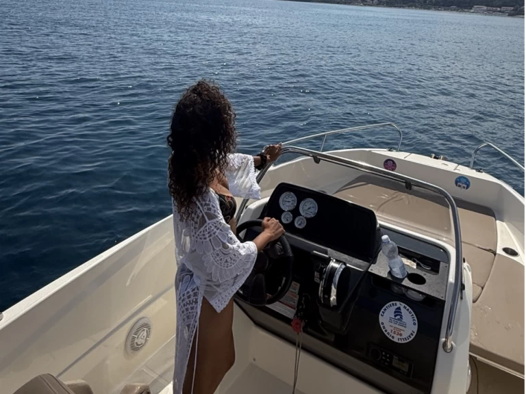 Idea Marine IDEA 58 między profesjonalistami a osobami prywatnymi w Arma di Taggia