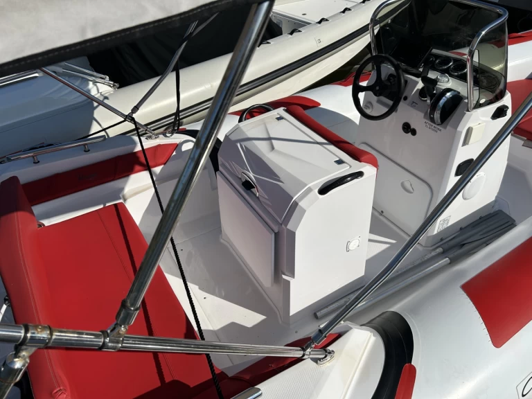 Łódż półsztywna do wynajmu w Hyeres w najlepszej cenie