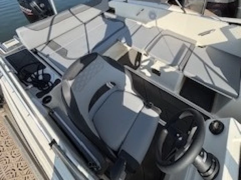 Wynajem Motorówka w Hyeres - Bayliner M19