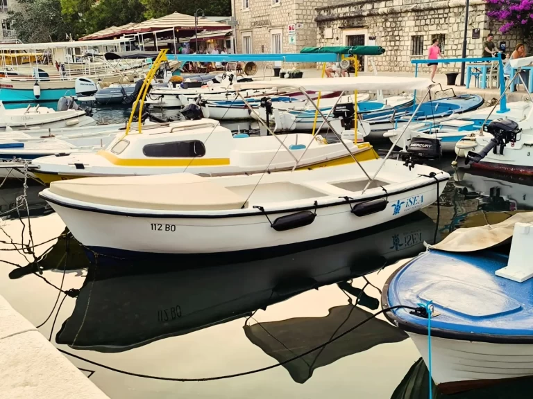 Wynajem łodzi Bol tanio Pasara