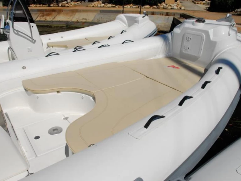 Wynajmij Nuova Jolly Blackfin 25 Elegance w Bol