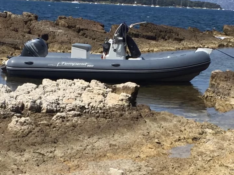 Wynajmij Capelli Tempest 560 Easy w Cannes