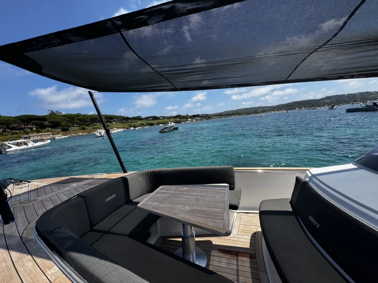 Motorówka do wynajmu w Port Grimaud w najlepszej cenie