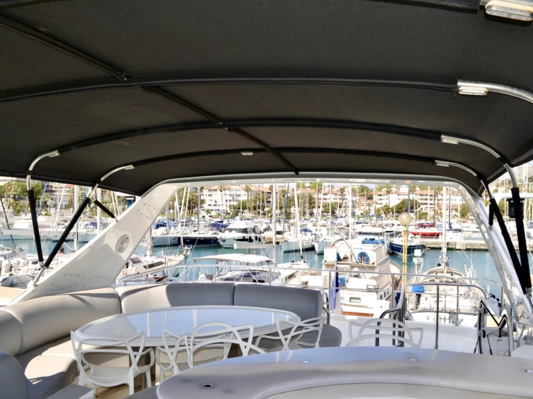 Marquis 69 między profesjonalistami a osobami prywatnymi w Antibes